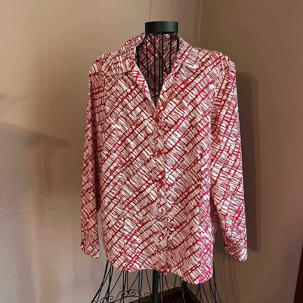 Chicos red/white modern print blouse